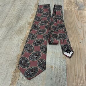 Madison Collection men’s Pink Paisley Tie L55” W4”
